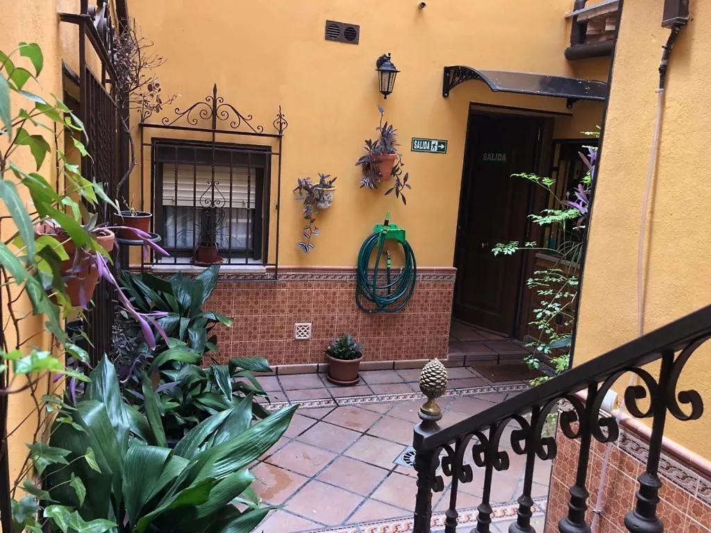 Bonito y tranquilo apartamento estudio, con techos abuhardillados y magnificas vistas al Rio Tajo Toledo